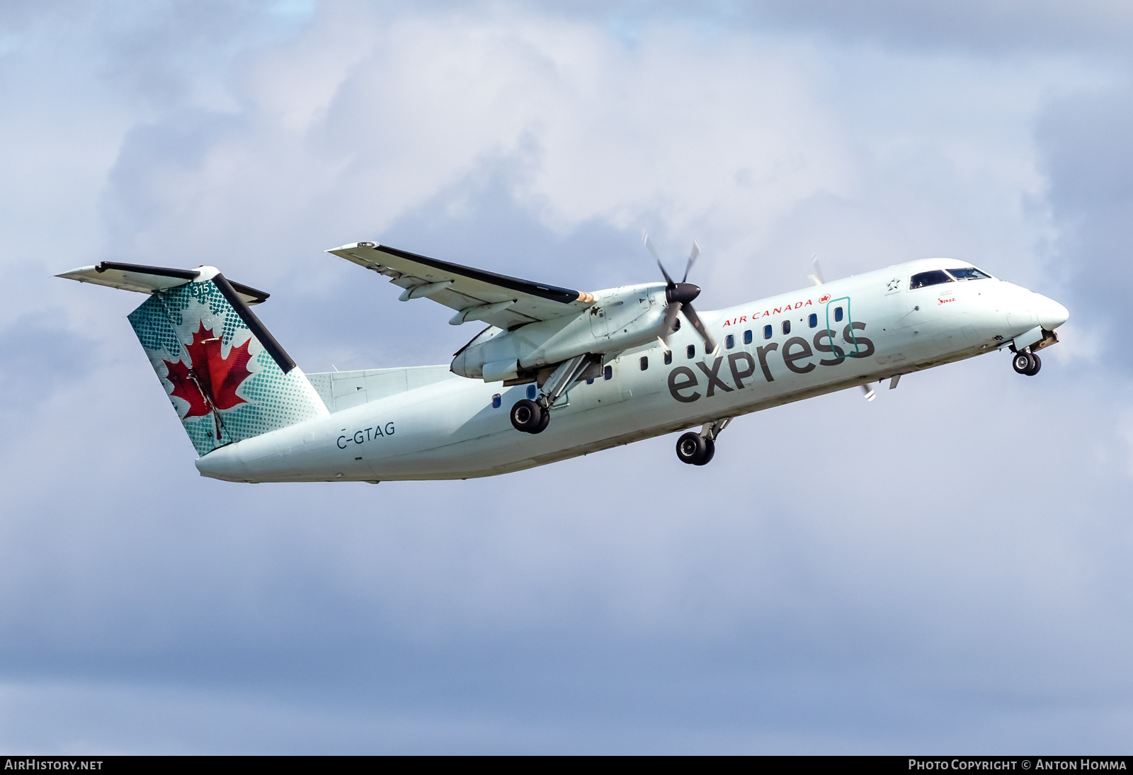 Aircraft Photo of C-GTAG | De Havilland Canada DHC-8-301 Dash 8 | Air Canada Express | AirHistory.net #279838