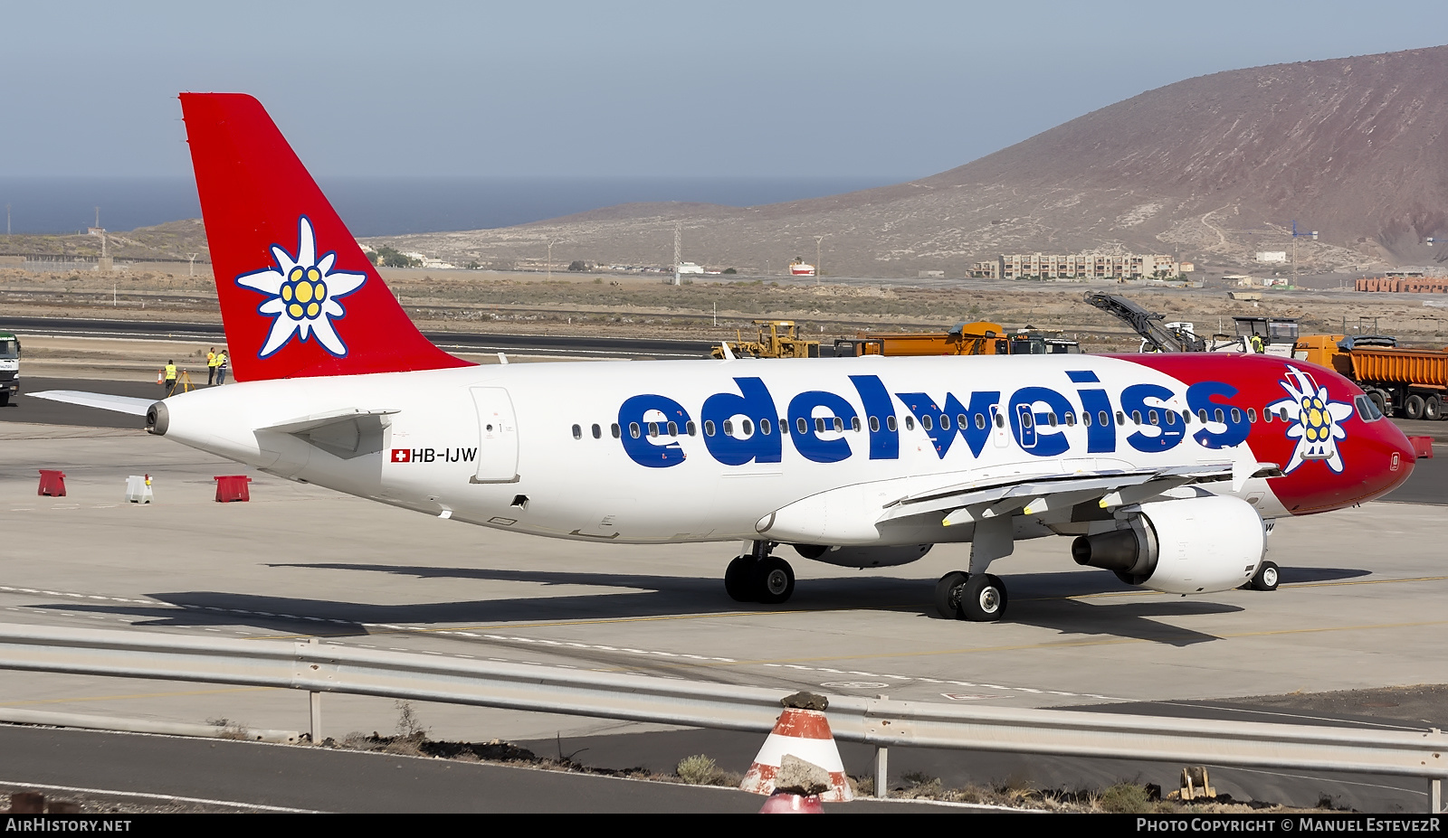 Aircraft Photo of HB-IJW | Airbus A320-214 | Edelweiss Air | AirHistory.net #280006