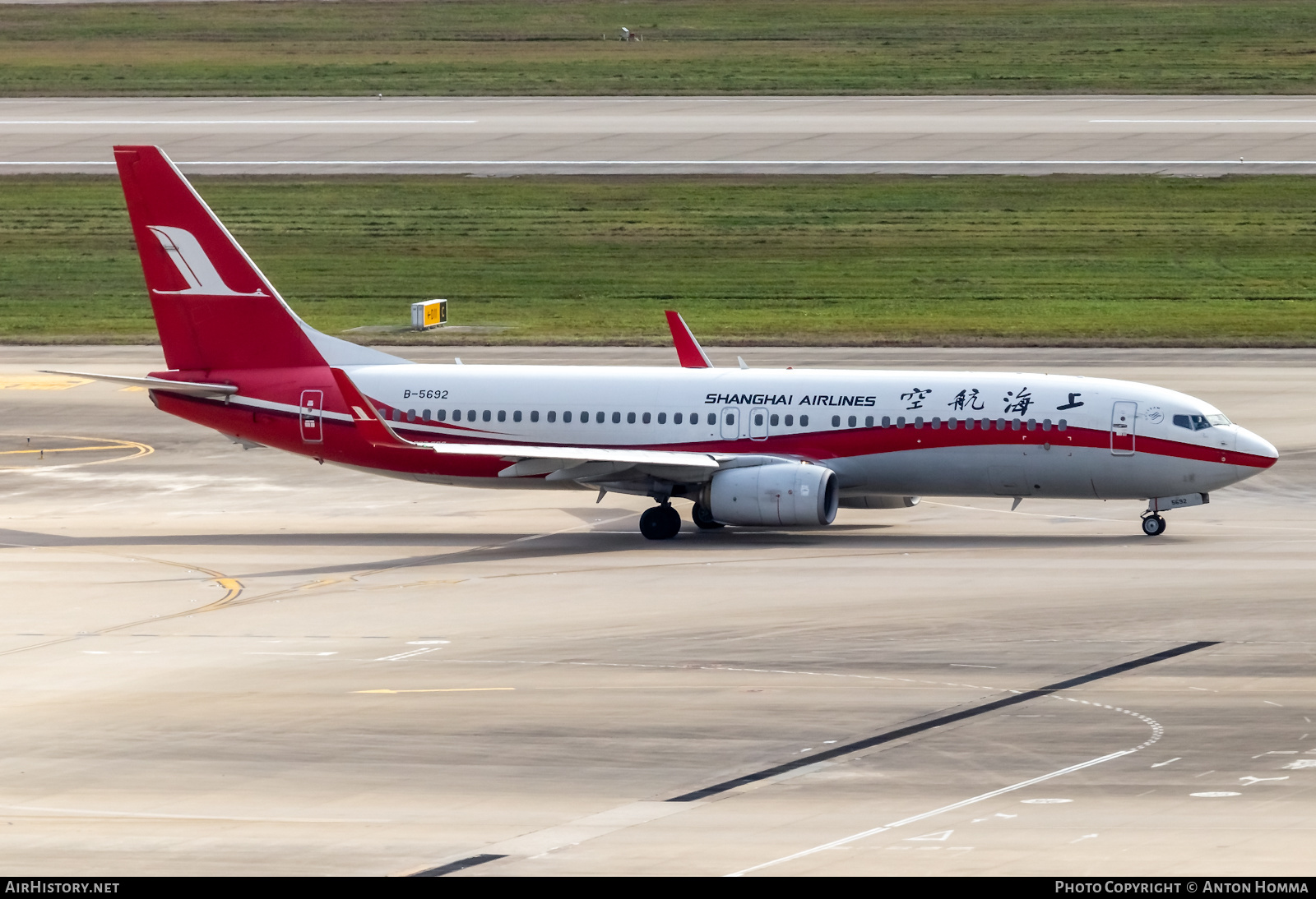 Aircraft Photo of B-5692 | Boeing 737-8SH | Shanghai Airlines | AirHistory.net #280375