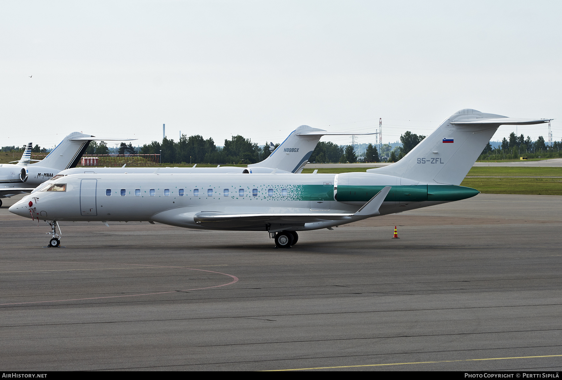 Aircraft Photo of S5-ZFL | Bombardier Global 6000 (BD-700-1A10) | AirHistory.net #280751