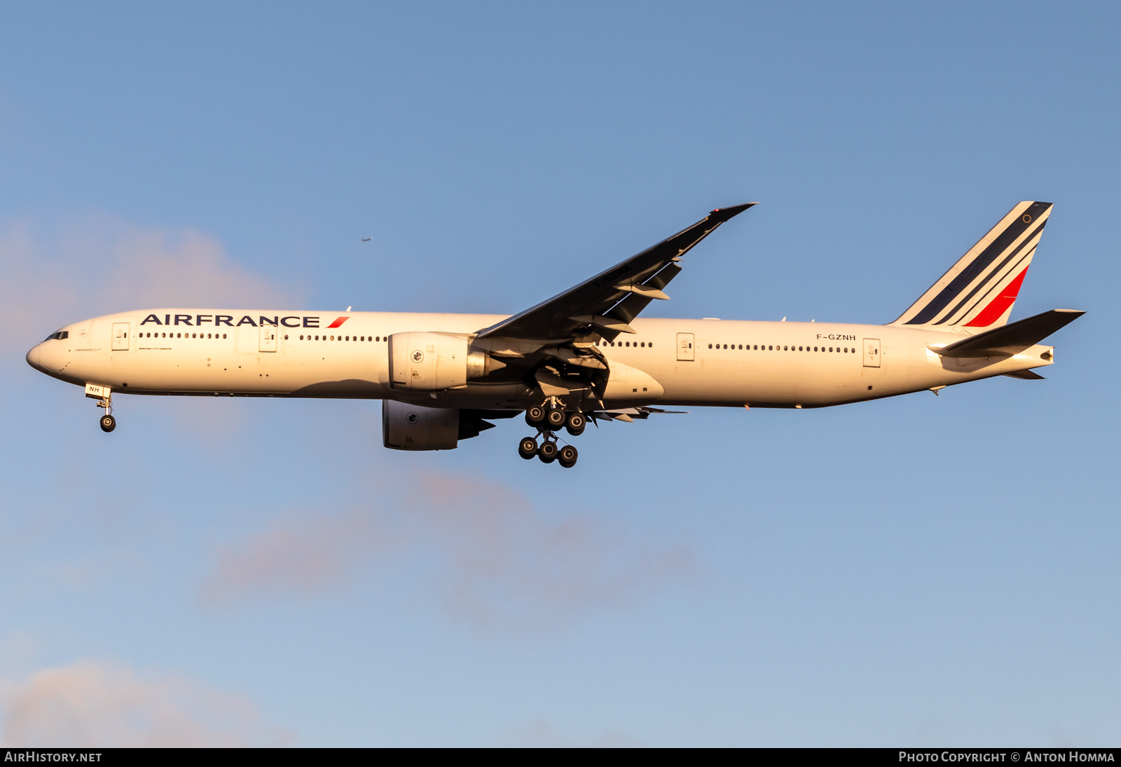 Aircraft Photo of F-GZNH | Boeing 777-328/ER | Air France | AirHistory.net #280786