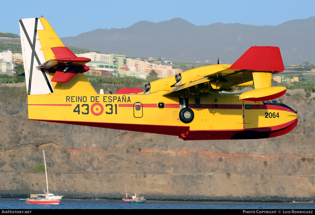 Aircraft Photo of UD.14-01 | Bombardier CL-415 (CL-215-6B11) | Spain - Air Force | AirHistory.net #280972