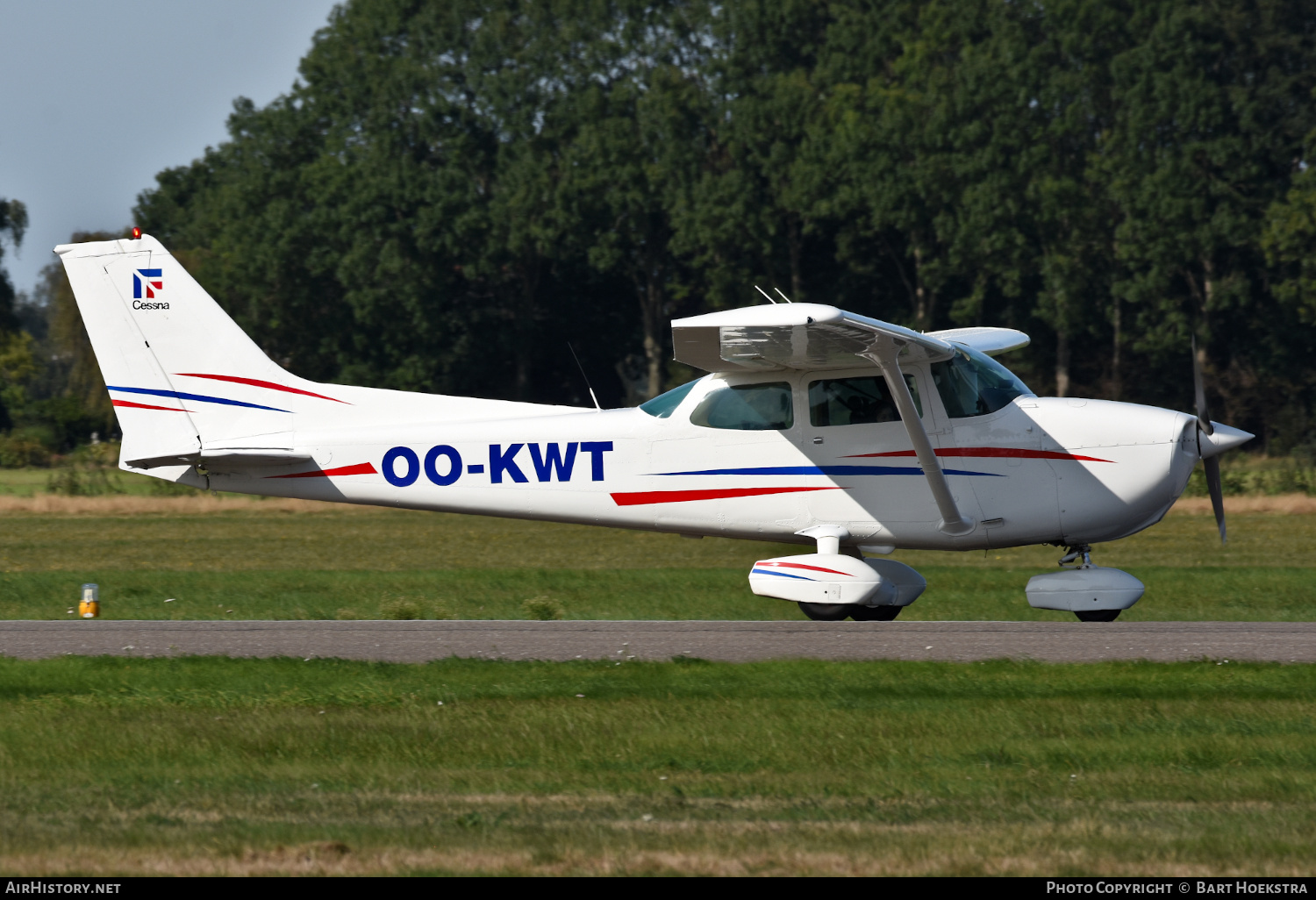 Aircraft Photo of OO-KWT | Cessna 172N Skyhawk 100 | AirHistory.net #281031