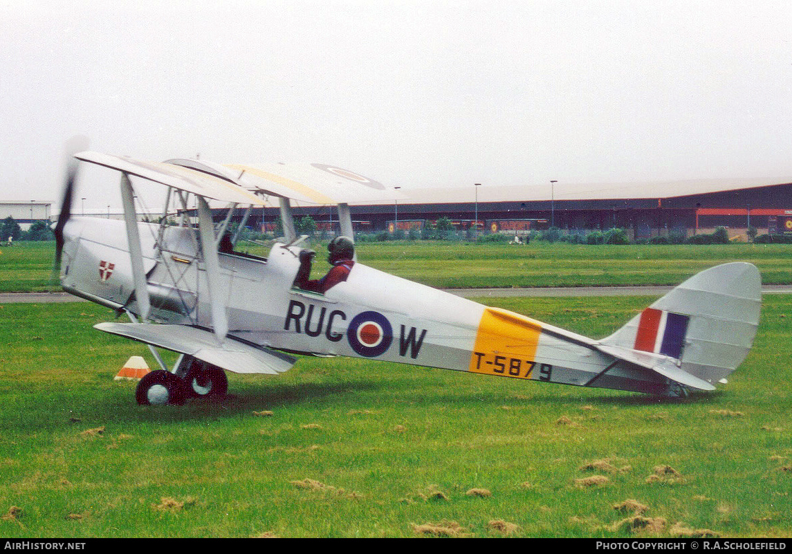 Aircraft Photo of G-AXBW / T5879 | De Havilland D.H. 82A Tiger Moth II | UK - Air Force | AirHistory.net #281039