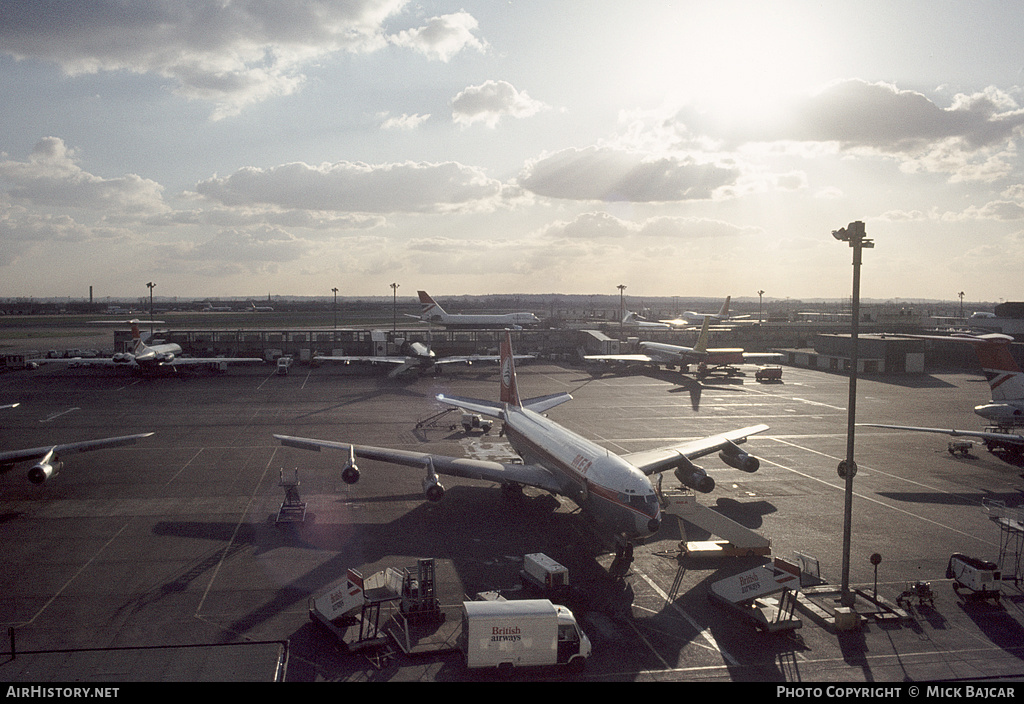 Airport photo of London - Heathrow (EGLL / LHR) in England, United Kingdom | AirHistory.net #281049