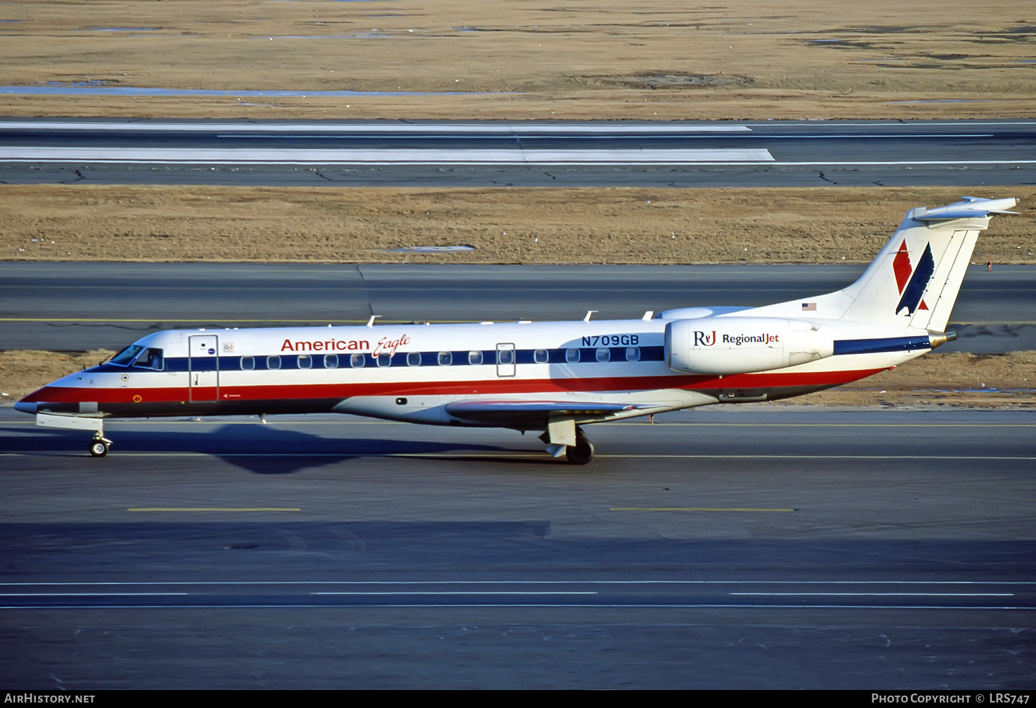 Aircraft Photo of N709GB | Embraer ERJ-135LR (EMB-135LR) | American Eagle | AirHistory.net #281365