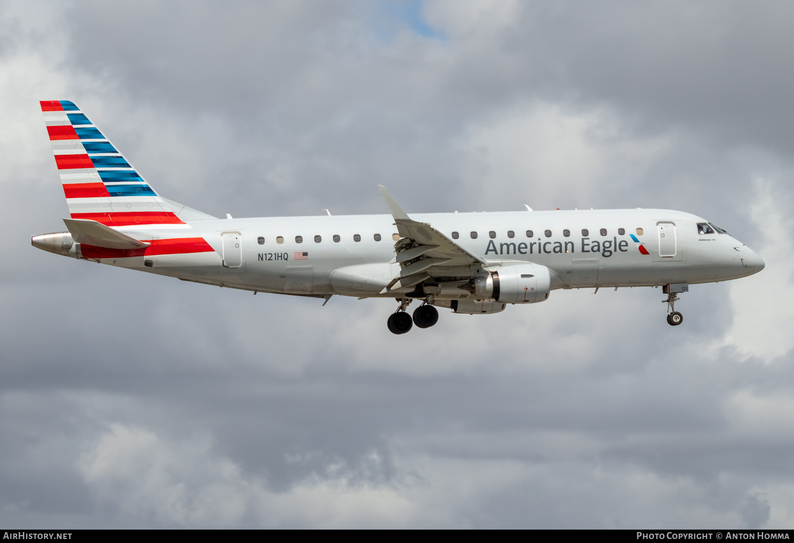 Aircraft Photo of N121HQ | Embraer 175LR (ERJ-170-200LR) | American Eagle | AirHistory.net #281475
