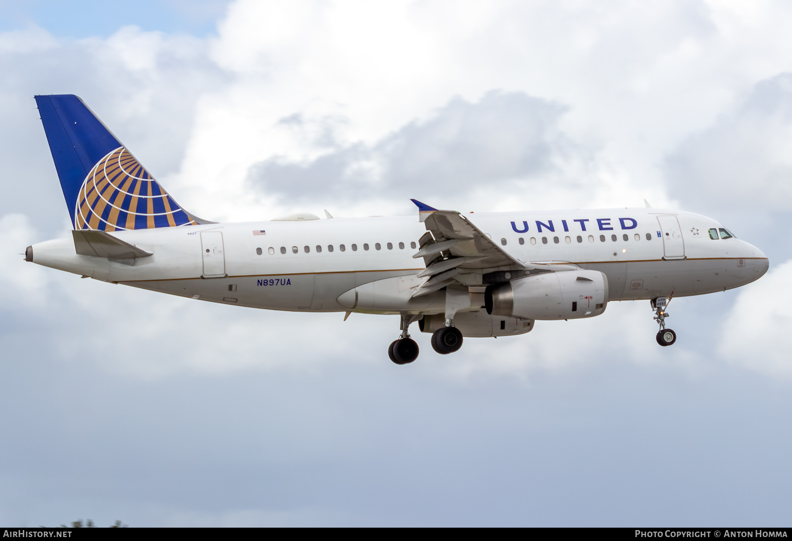 Aircraft Photo of N897UA | Airbus A319-132 | United Airlines | AirHistory.net #281508