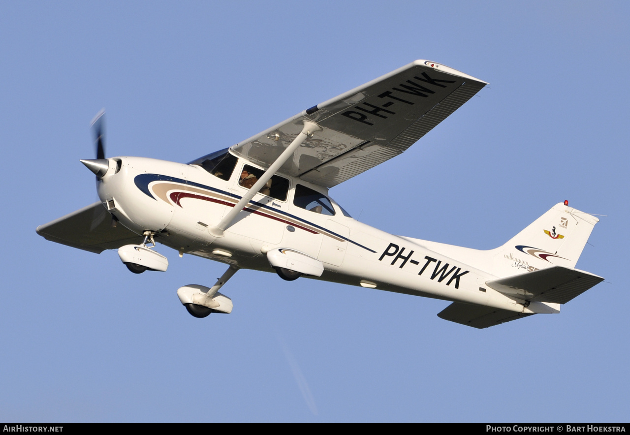 Aircraft Photo of PH-TWK | Cessna 172S Millennium Skyhawk SP | Vliegclub Twente | AirHistory.net #281589