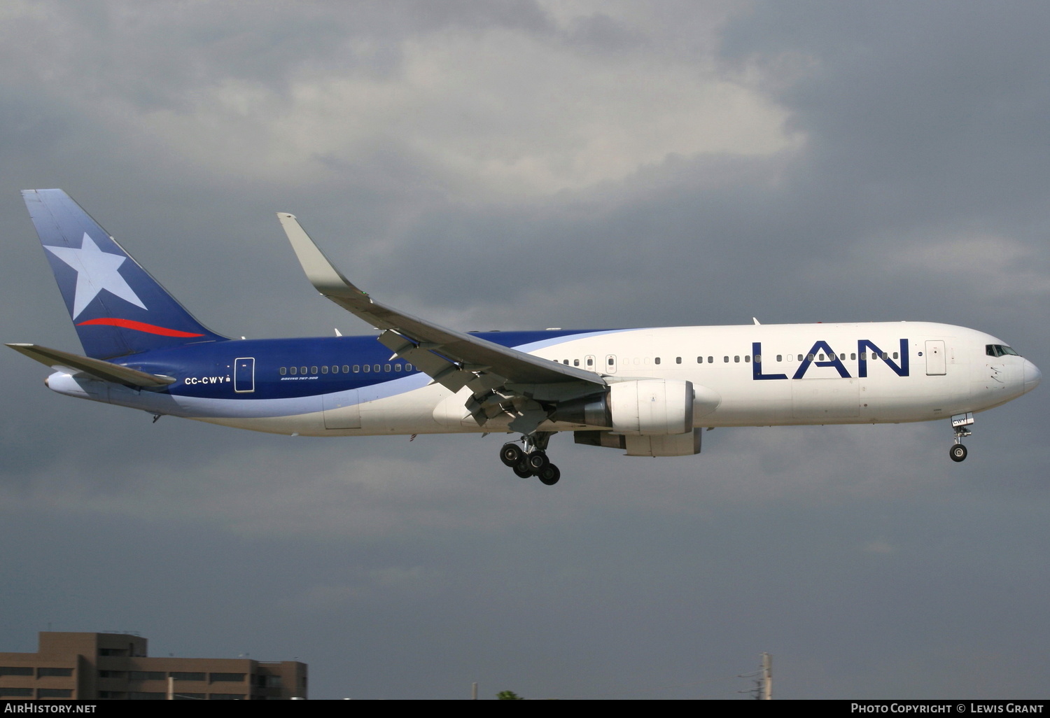 Aircraft Photo of CC-CWY | Boeing 767-316/ER | LAN Airlines - Línea Aérea Nacional | AirHistory.net #281620