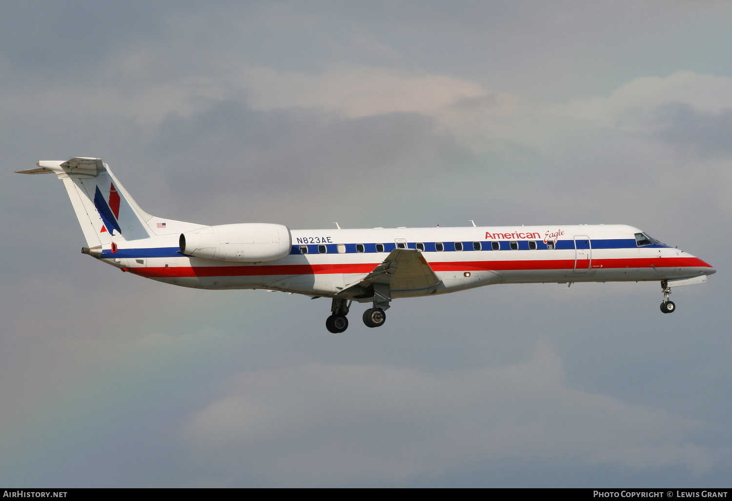Aircraft Photo of N823AE | Embraer ERJ-140LR (EMB-135KL) | American Eagle | AirHistory.net #281623
