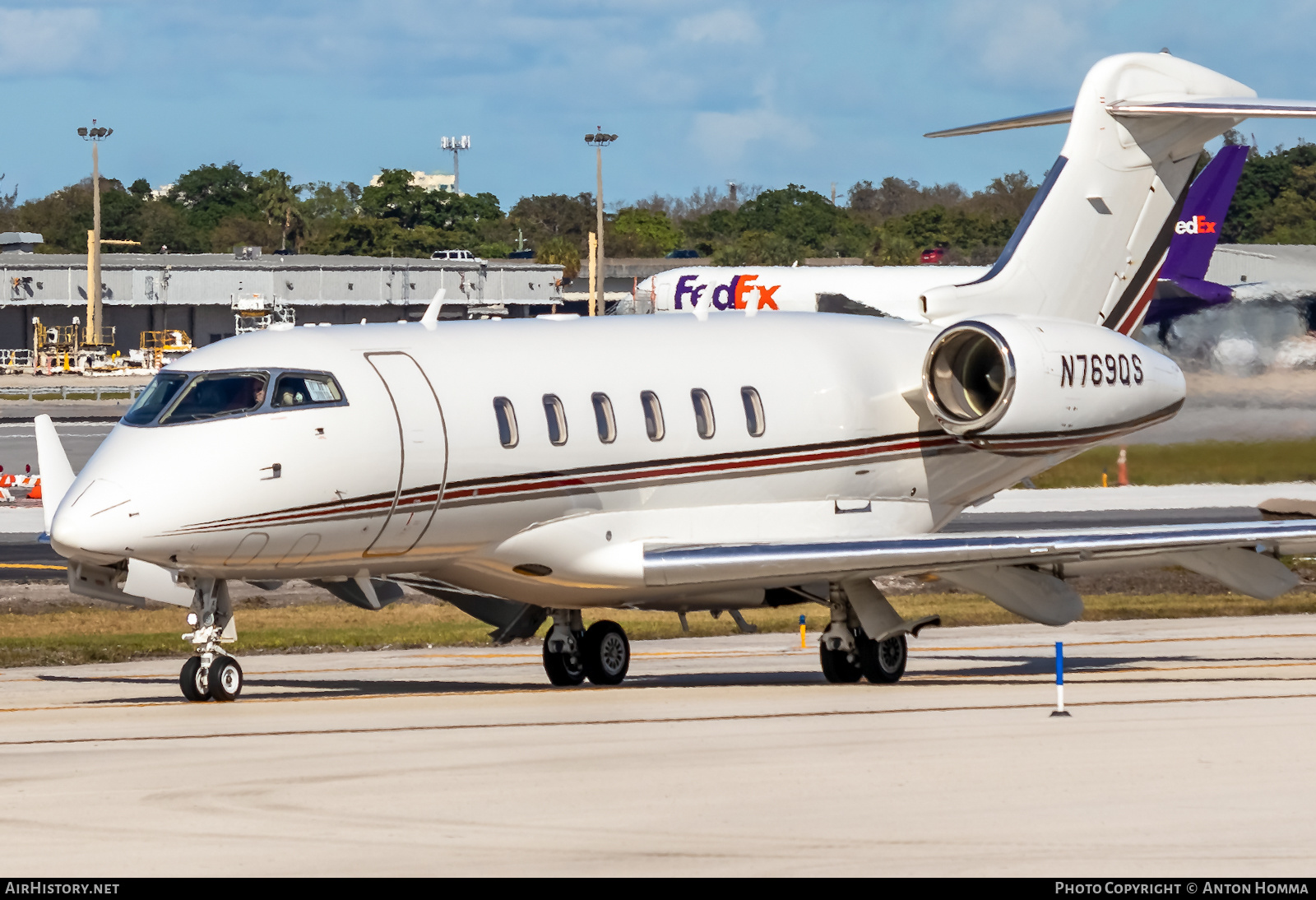 Aircraft Photo of N769QS | Bombardier Challenger 350 (BD-100-1A10) | AirHistory.net #281629