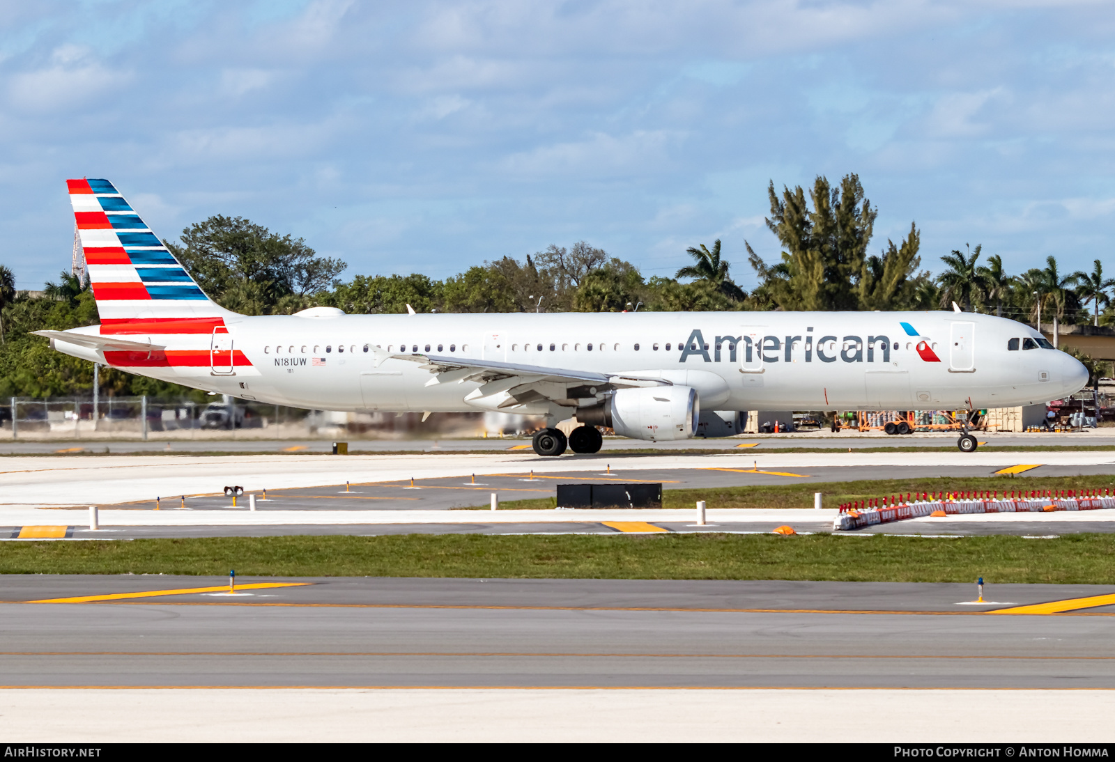 Aircraft Photo of N181UW | Airbus A321-211 | American Airlines | AirHistory.net #281657