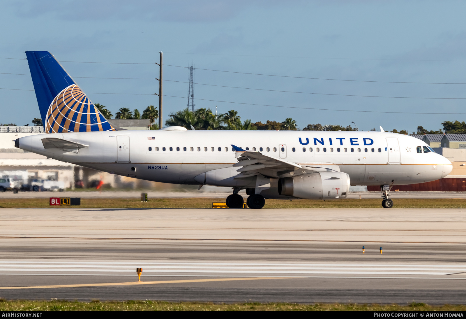 Aircraft Photo of N829UA | Airbus A319-131 | United Airlines | AirHistory.net #281730