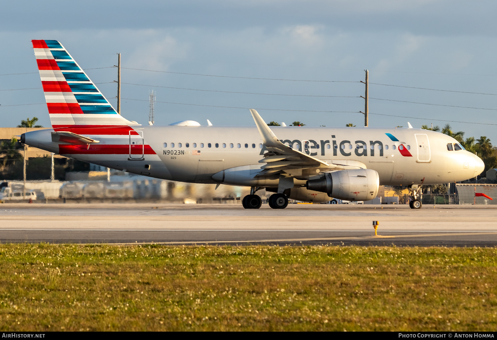 Aircraft Photo of N9023N | Airbus A319-115 | American Airlines | AirHistory.net #281735