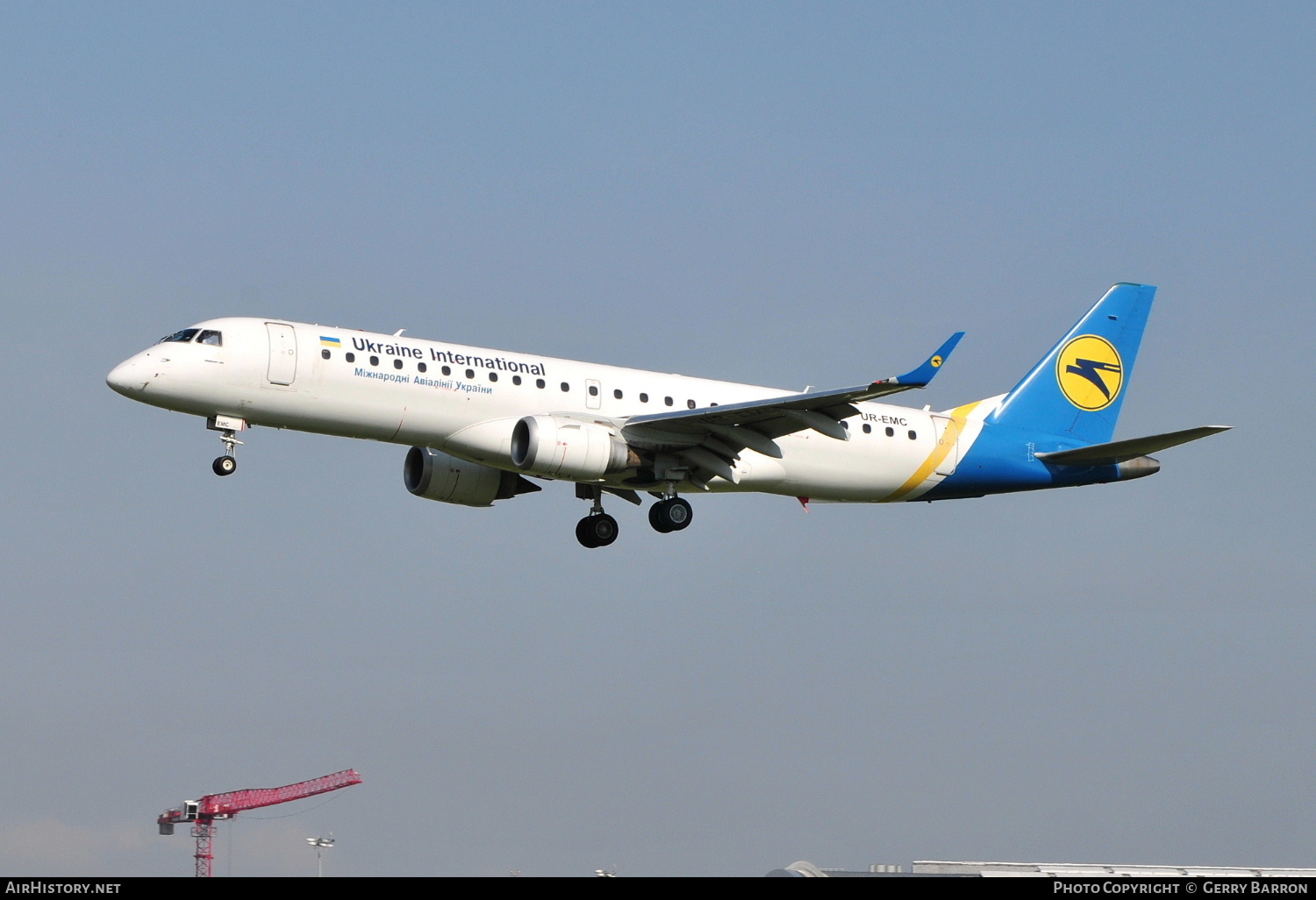 Aircraft Photo of UR-EMC | Embraer 190STD (ERJ-190-100STD) | Ukraine International Airlines | AirHistory.net #281880