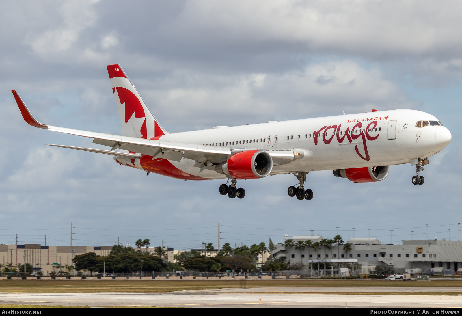 Aircraft Photo of C-GHLT | Boeing 767-333/ER | Air Canada Rouge | AirHistory.net #281988