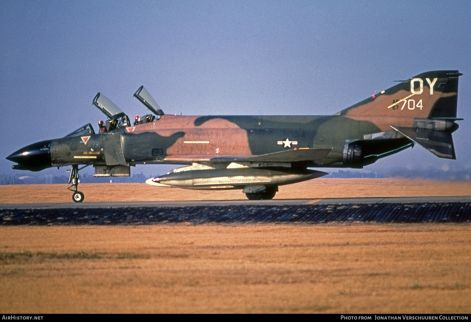 Aircraft Photo of 66-7704 / AF67-704 | McDonnell Douglas F-4D Phantom II | USA - Air Force | AirHistory.net #282105
