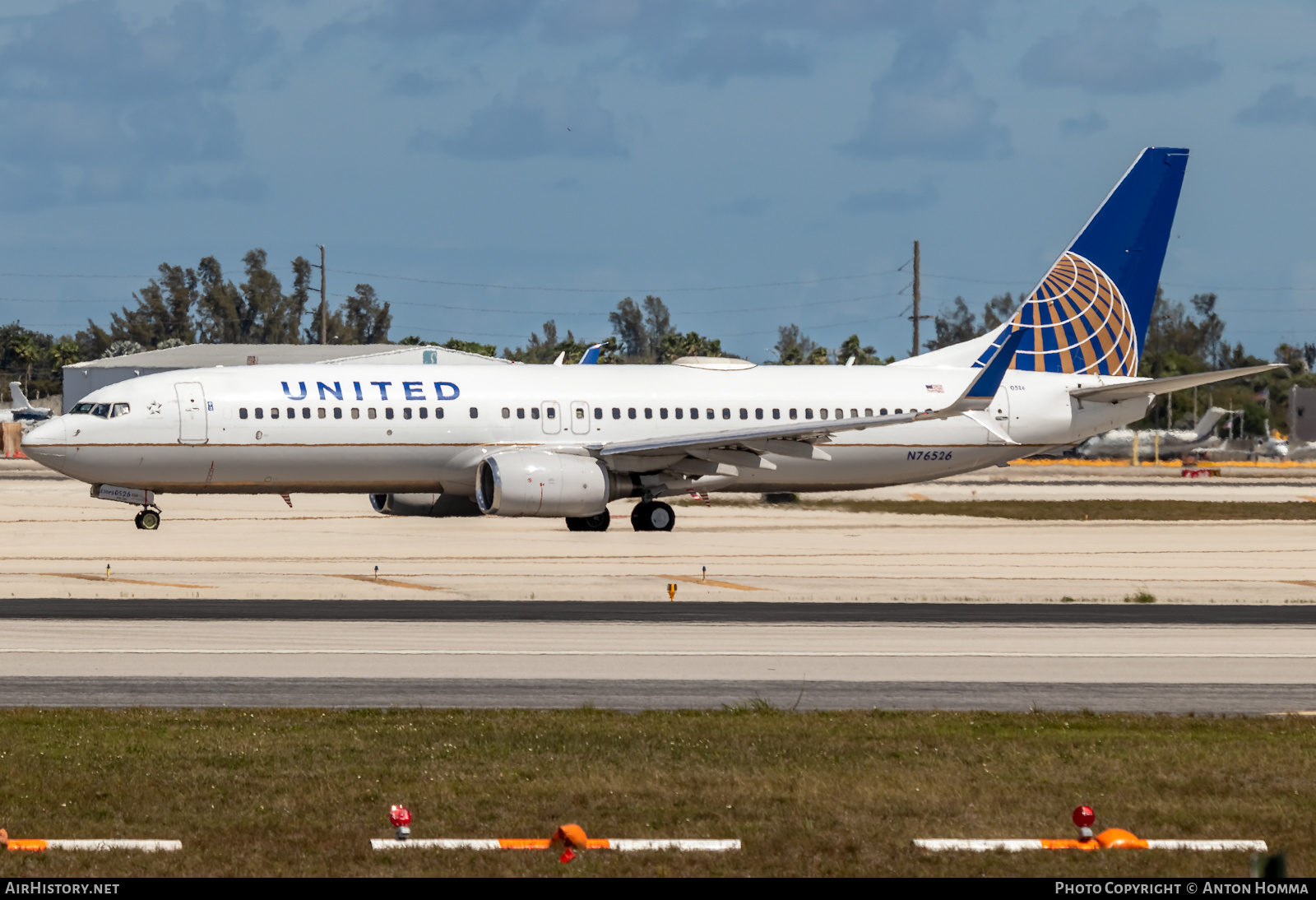 Aircraft Photo of N76526 | Boeing 737-824 | AirHistory.net #282151