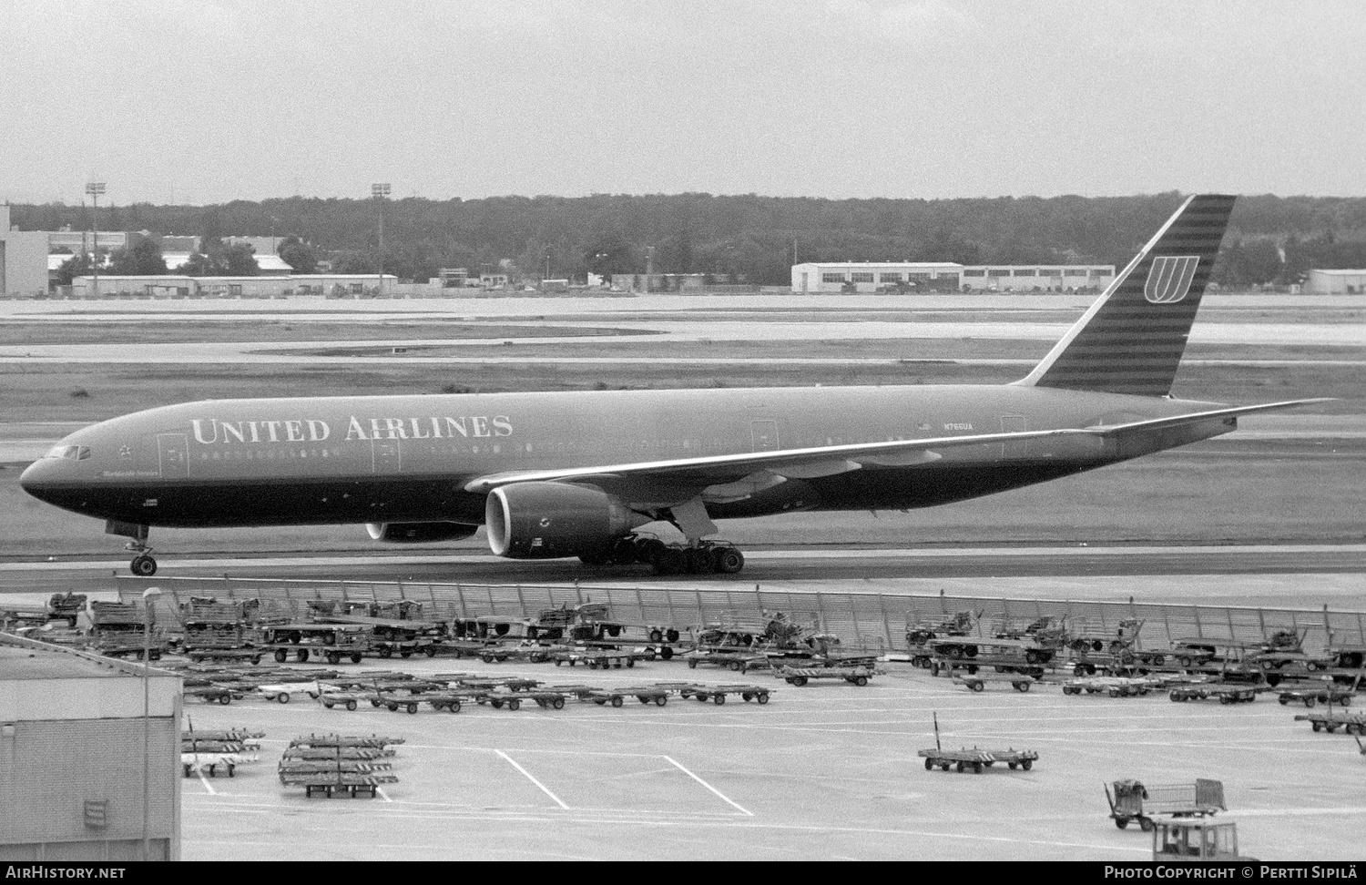Aircraft Photo of N766UA | Boeing 777-222 | United Airlines | AirHistory.net #282253