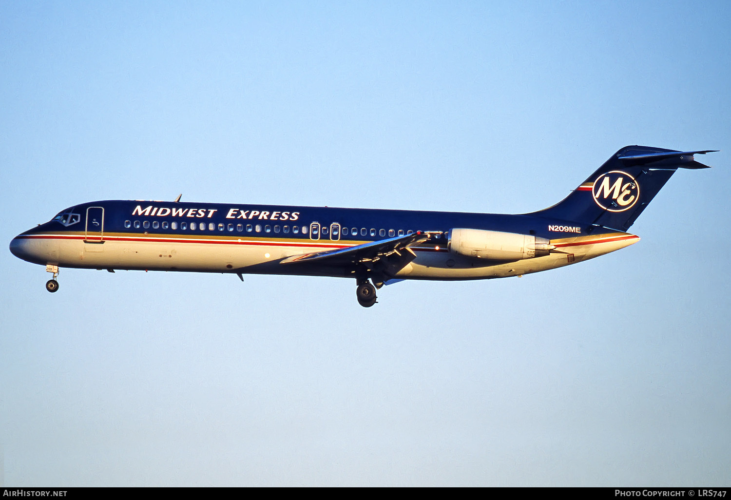 Aircraft Photo of N209ME | McDonnell Douglas DC-9-32 | Midwest Express Airlines | AirHistory.net #282272