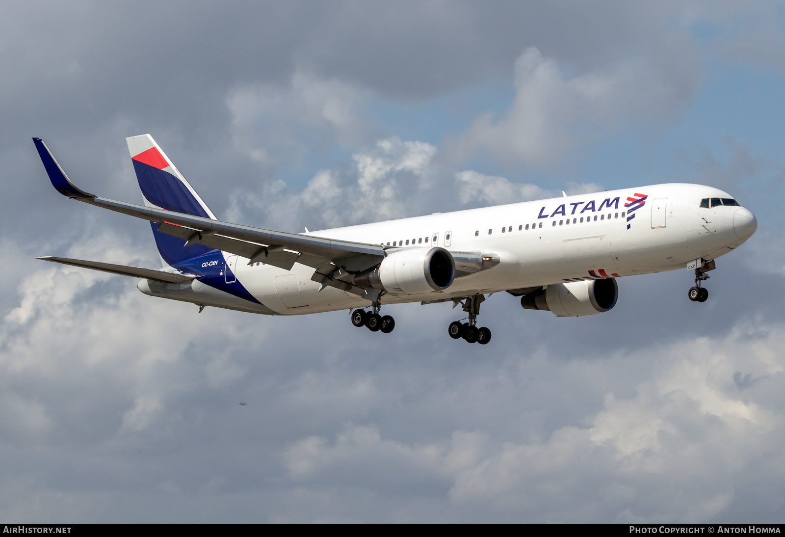 Aircraft Photo of CC-CXH | Boeing 767-316/ER | LATAM Airlines | AirHistory.net #282342