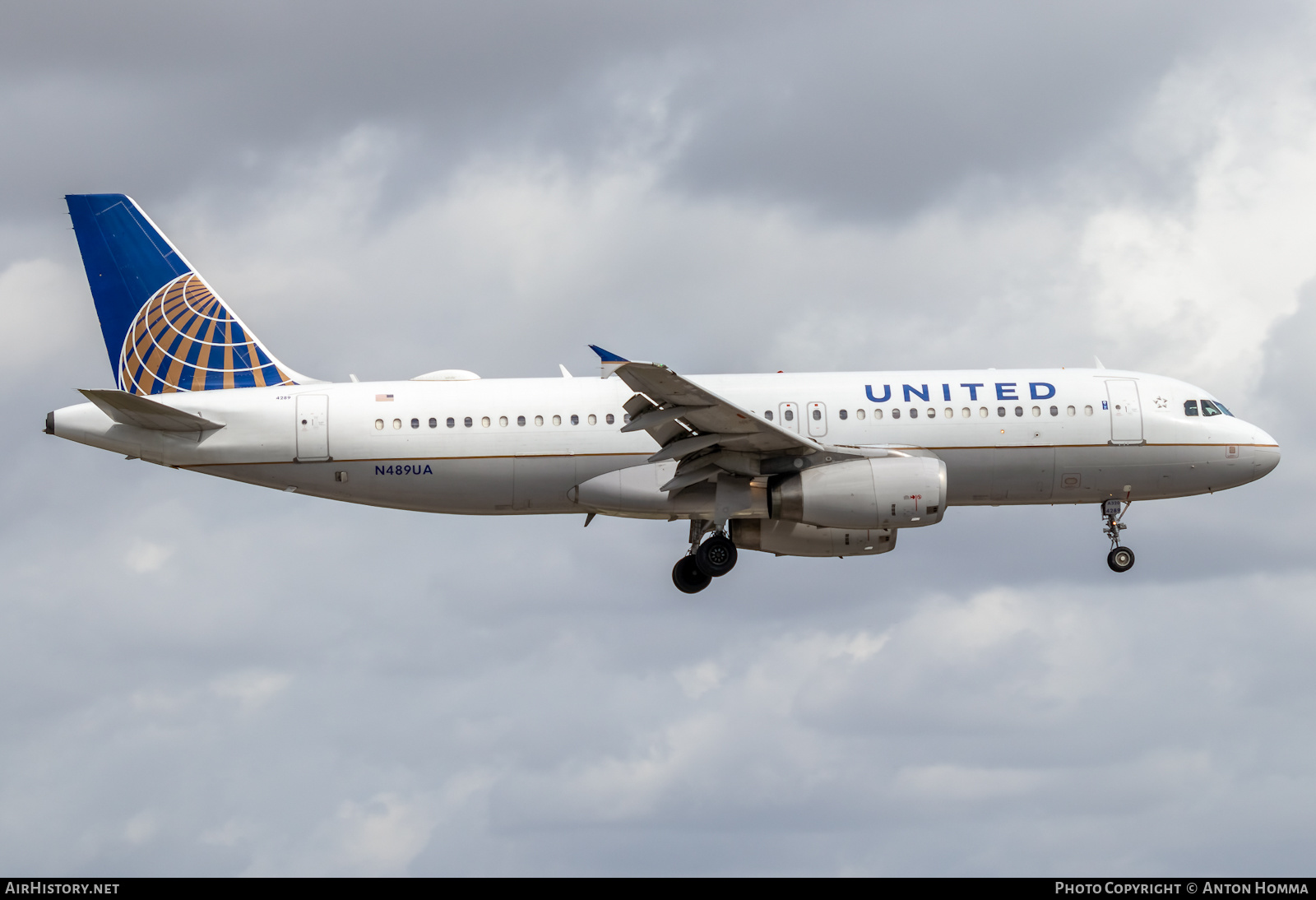 Aircraft Photo of N489UA | Airbus A320-232 | United Airlines | AirHistory.net #282348