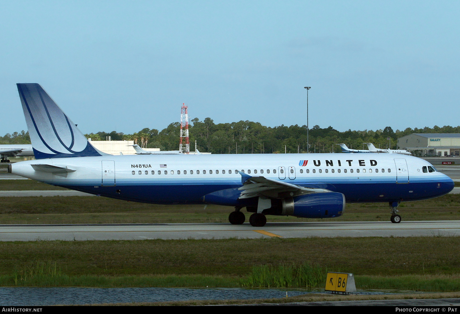 Aircraft Photo of N481UA | Airbus A320-232 | United Airlines | AirHistory.net #282372