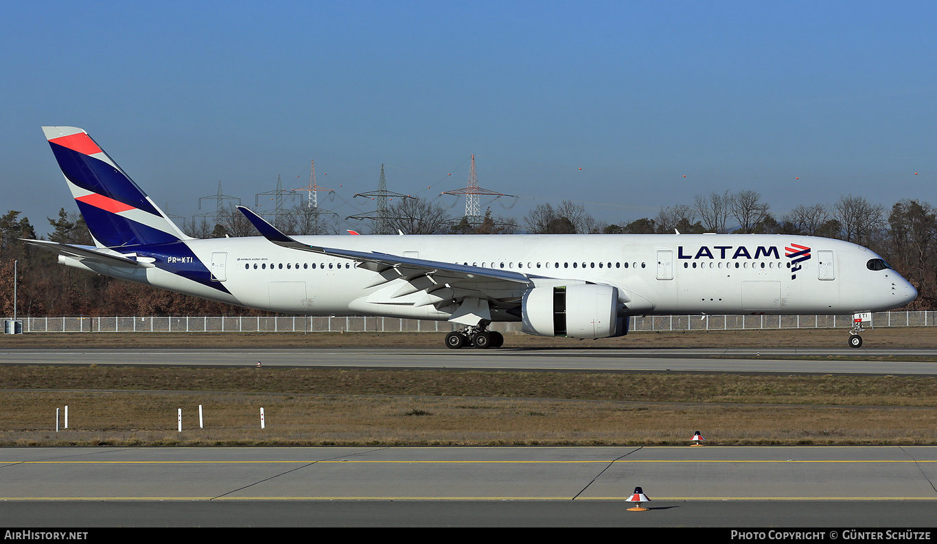 Aircraft Photo of PR-XTI | Airbus A350-941 | LATAM Airlines | AirHistory.net #282525