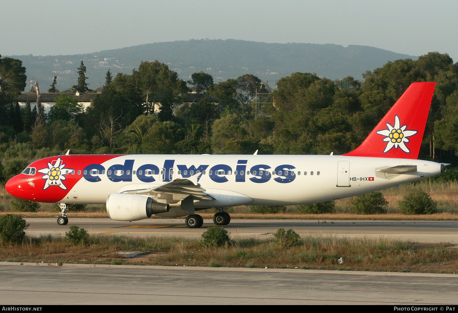 Aircraft Photo of HB-IHX | Airbus A320-214 | Edelweiss Air | AirHistory.net #282608