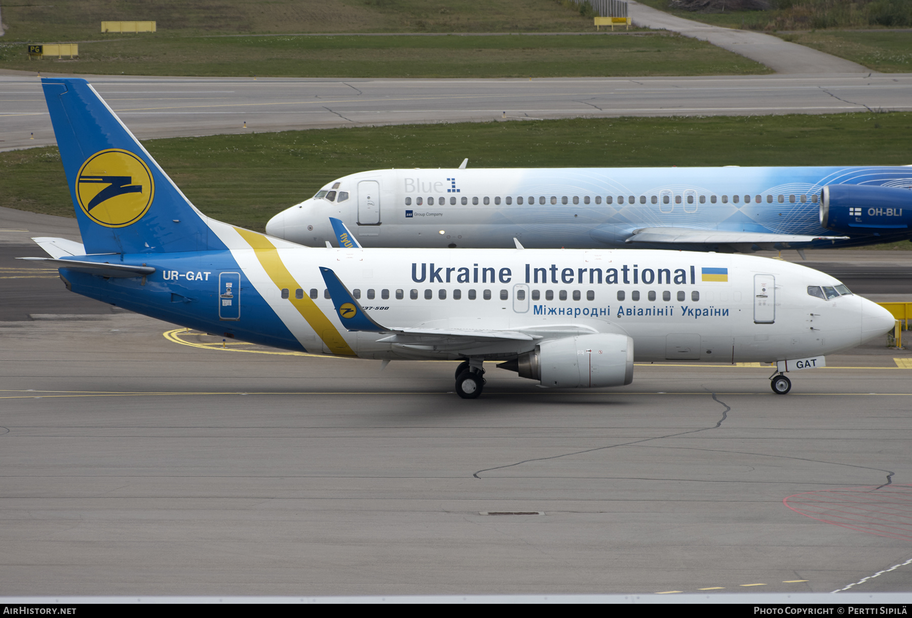 Aircraft Photo of UR-GAT | Boeing 737-528 | Ukraine International Airlines | AirHistory.net #282670