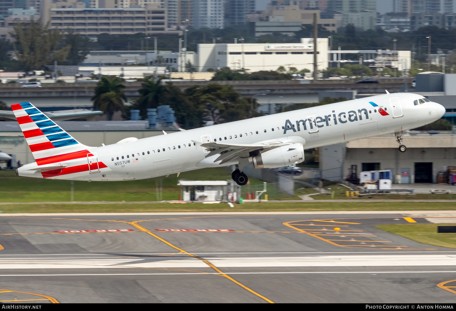 Aircraft Photo of N557UW | Airbus A321-231 | American Airlines | AirHistory.net #282692