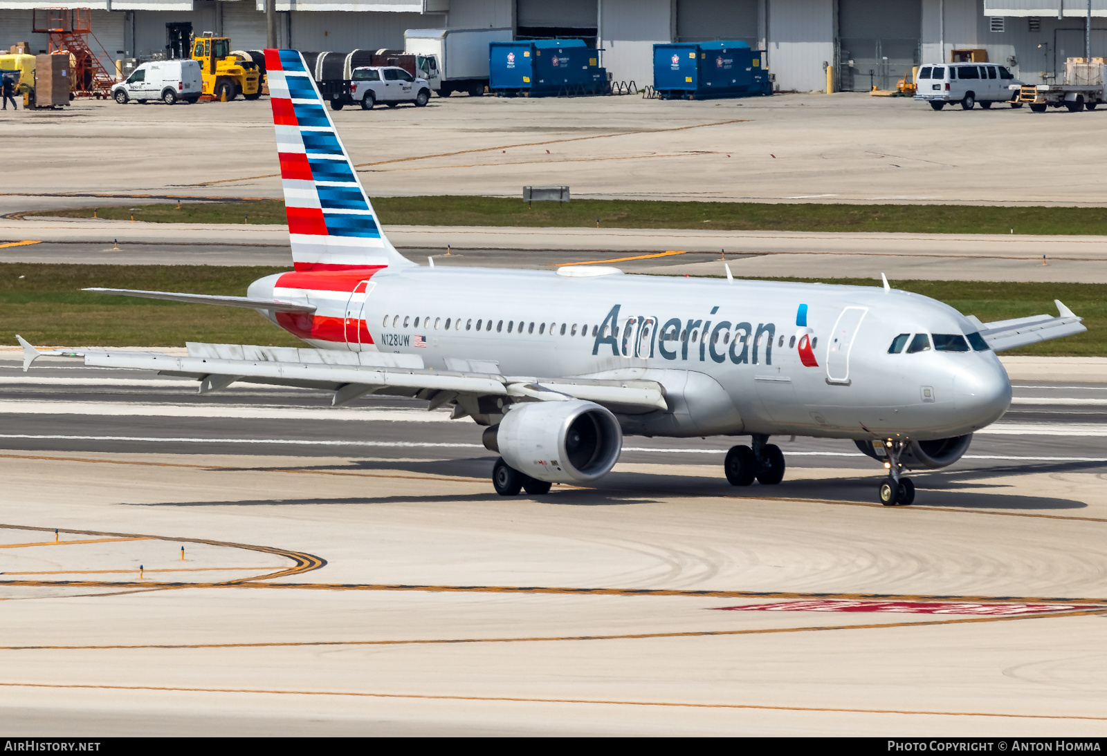 Aircraft Photo of N128UW | Airbus A320-214 | American Airlines | AirHistory.net #282719