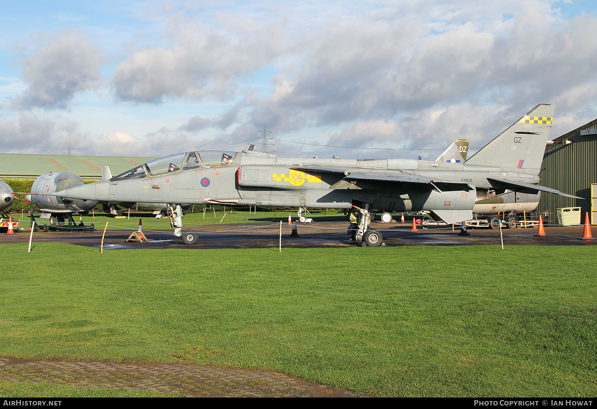 Aircraft Photo of XX829 | Sepecat Jaguar T2A | UK - Air Force | AirHistory.net #282877