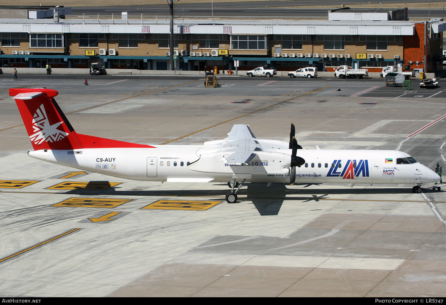 Aircraft Photo of C9-AUY | Bombardier DHC-8-402 Dash 8 | LAM - Linhas Aéreas de Moçambique | AirHistory.net #283111