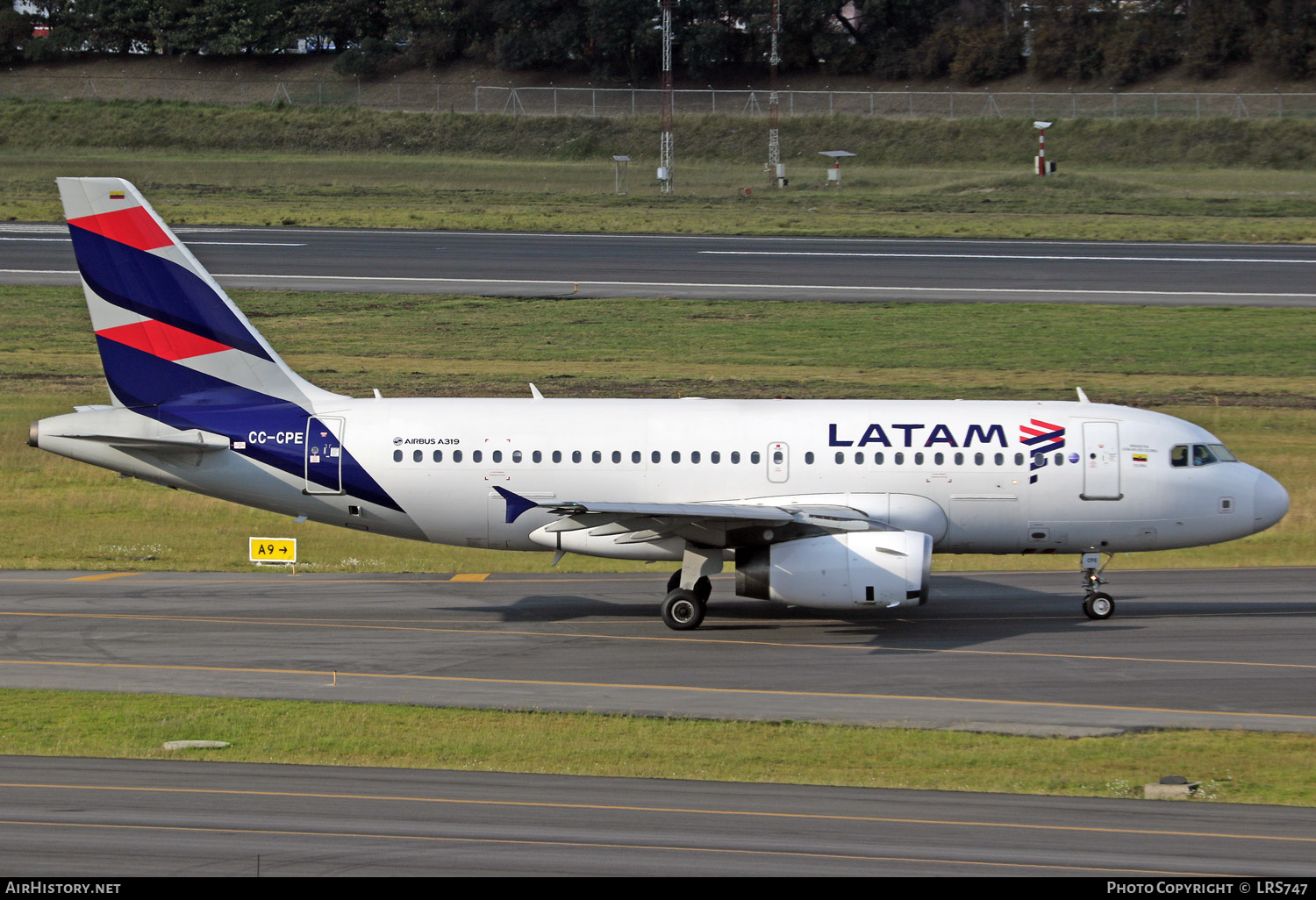 Aircraft Photo of CC-CPE | Airbus A319-132 | LATAM Airlines | AirHistory.net #283132
