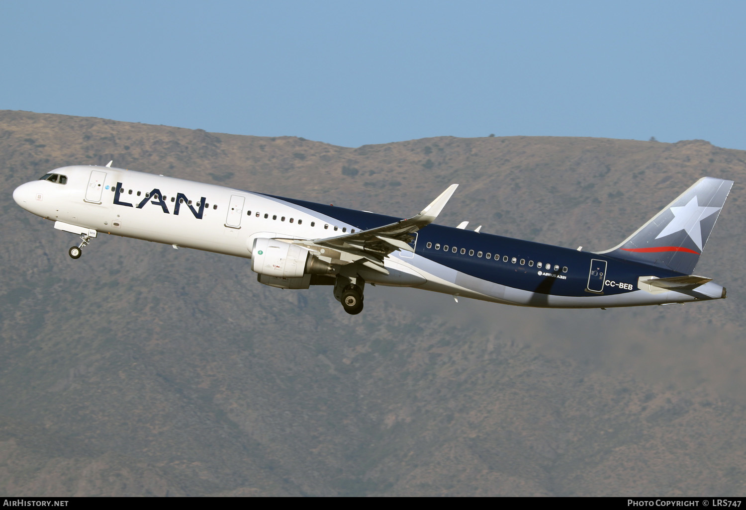 Aircraft Photo of CC-CEB | Airbus A321-211 | LAN Airlines - Línea Aérea Nacional | AirHistory.net #283162