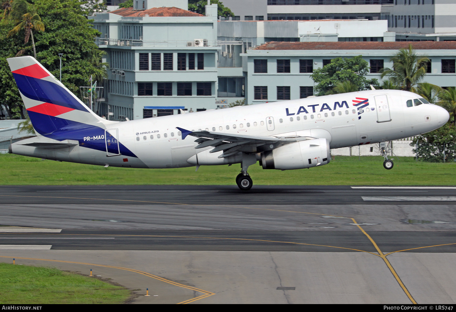 Aircraft Photo of PR-MAO | Airbus A319-132 | LATAM Airlines | AirHistory.net #283193