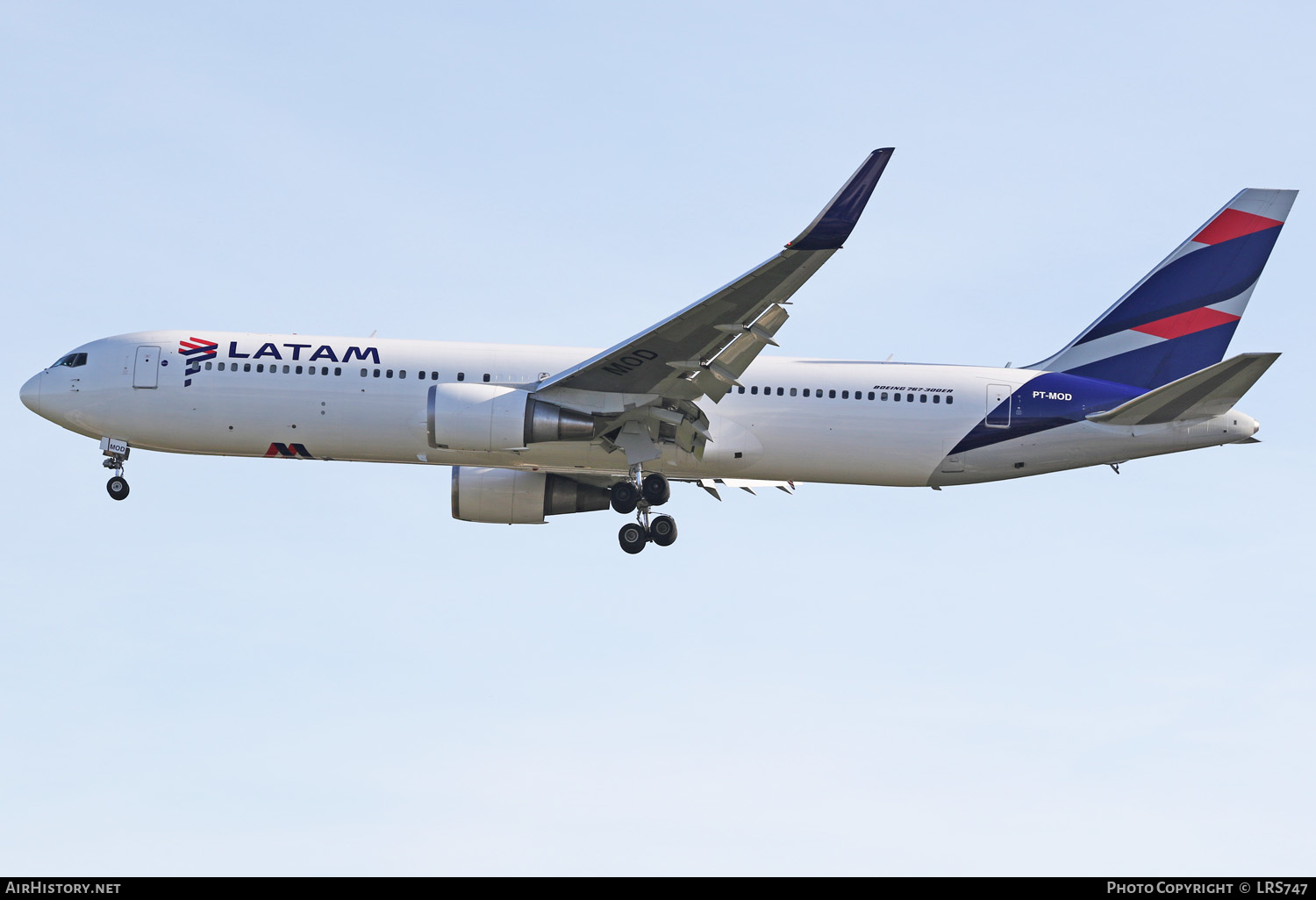 Aircraft Photo of PT-MOD | Boeing 767-316/ER | LATAM Airlines | AirHistory.net #283202