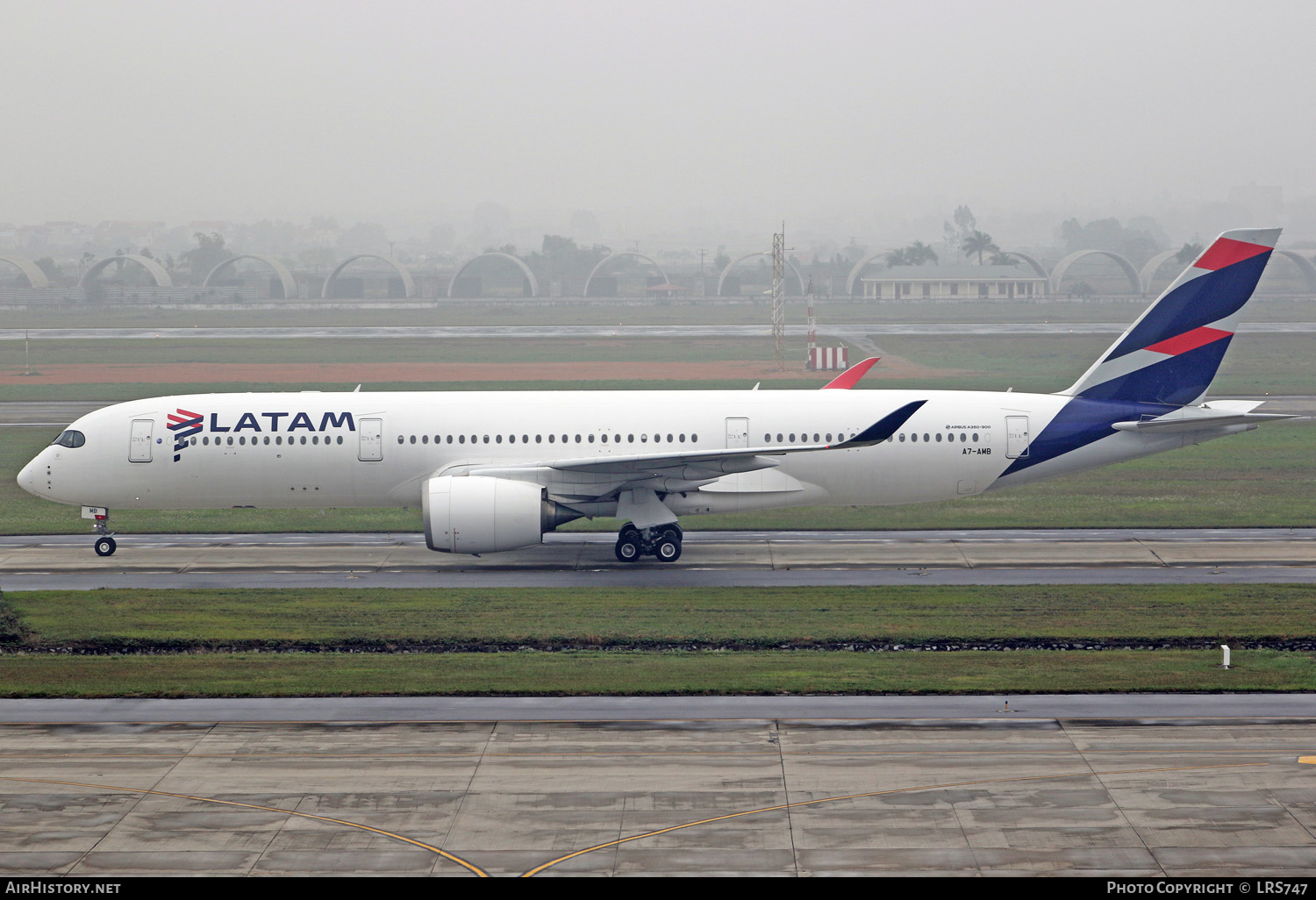 Aircraft Photo of A7-AMB | Airbus A350-941 | LATAM Airlines | AirHistory.net #283218