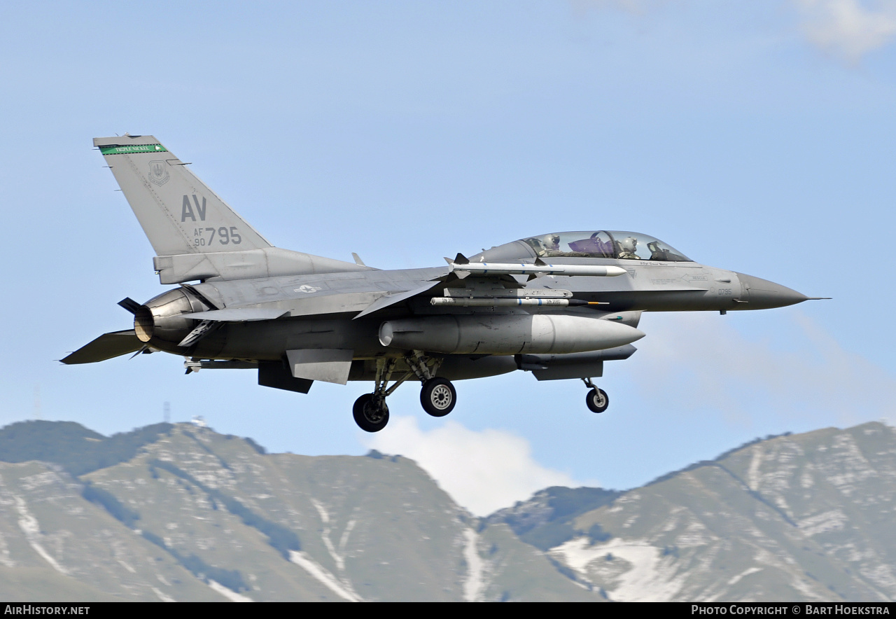 Aircraft Photo of 90-0795 / AF90-795 | General Dynamics F-16DM Fighting Falcon | USA - Air Force | AirHistory.net #283464