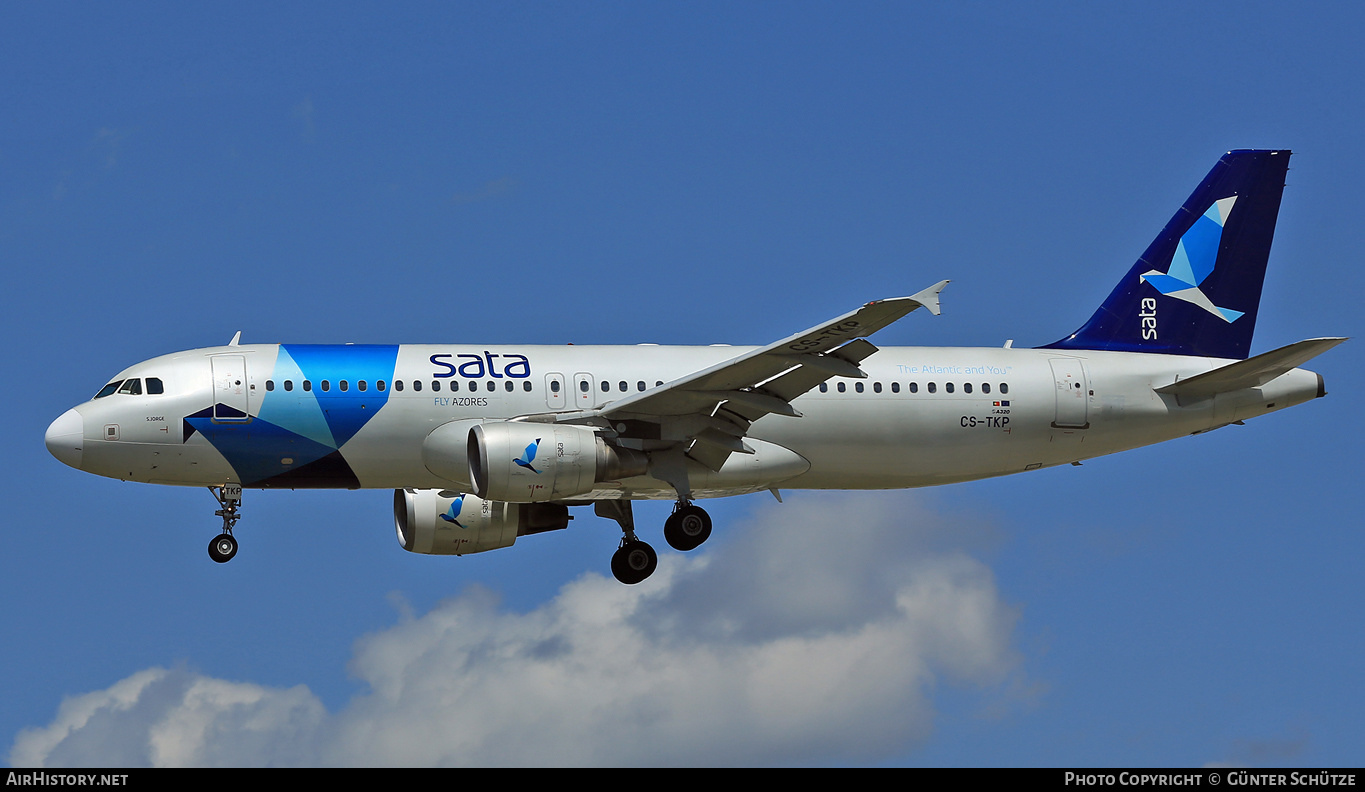 Aircraft Photo of CS-TKP | Airbus A320-214 | SATA Internacional | AirHistory.net #283655