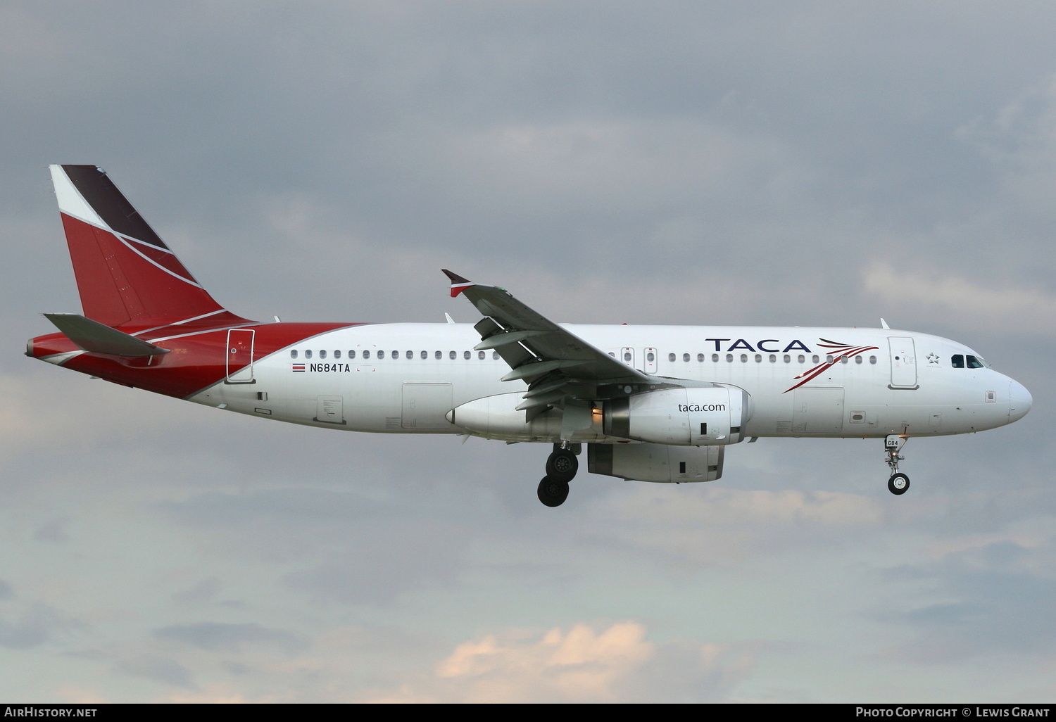 Aircraft Photo of N684TA | Airbus A320-233 | TACA - Transportes Aéreos Centro Americanos | AirHistory.net #283952