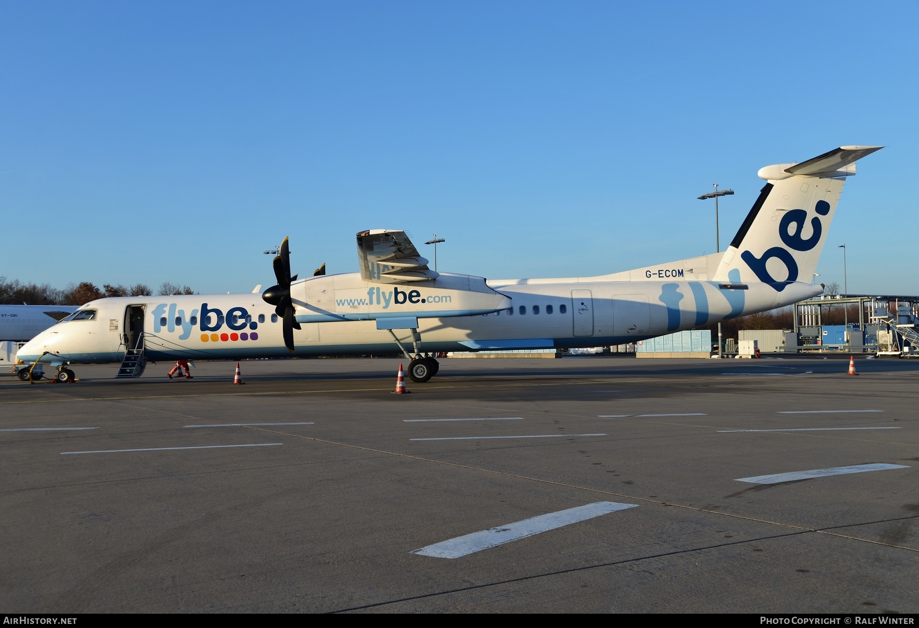 Aircraft Photo of G-ECOM | Bombardier DHC-8-402 Dash 8 | Flybe | AirHistory.net #284037