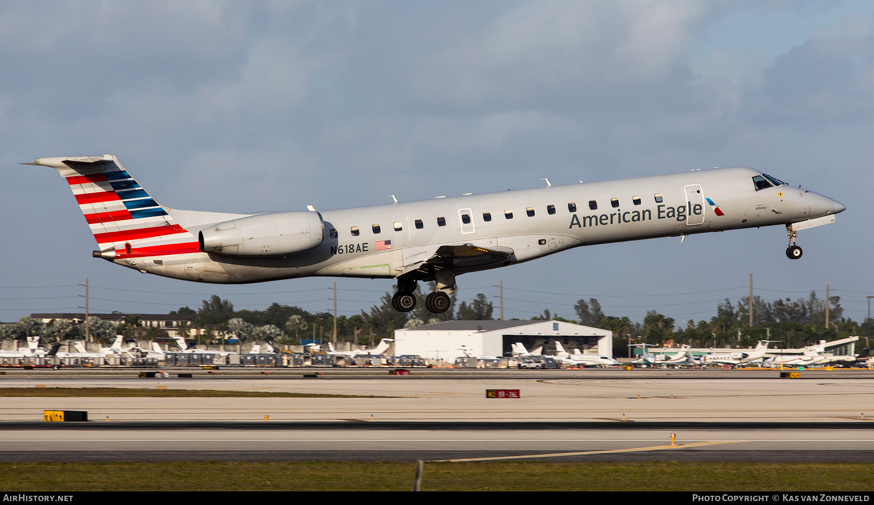 Aircraft Photo of N618AE | Embraer ERJ-145LR (EMB-145LR) | American Eagle | AirHistory.net #284079