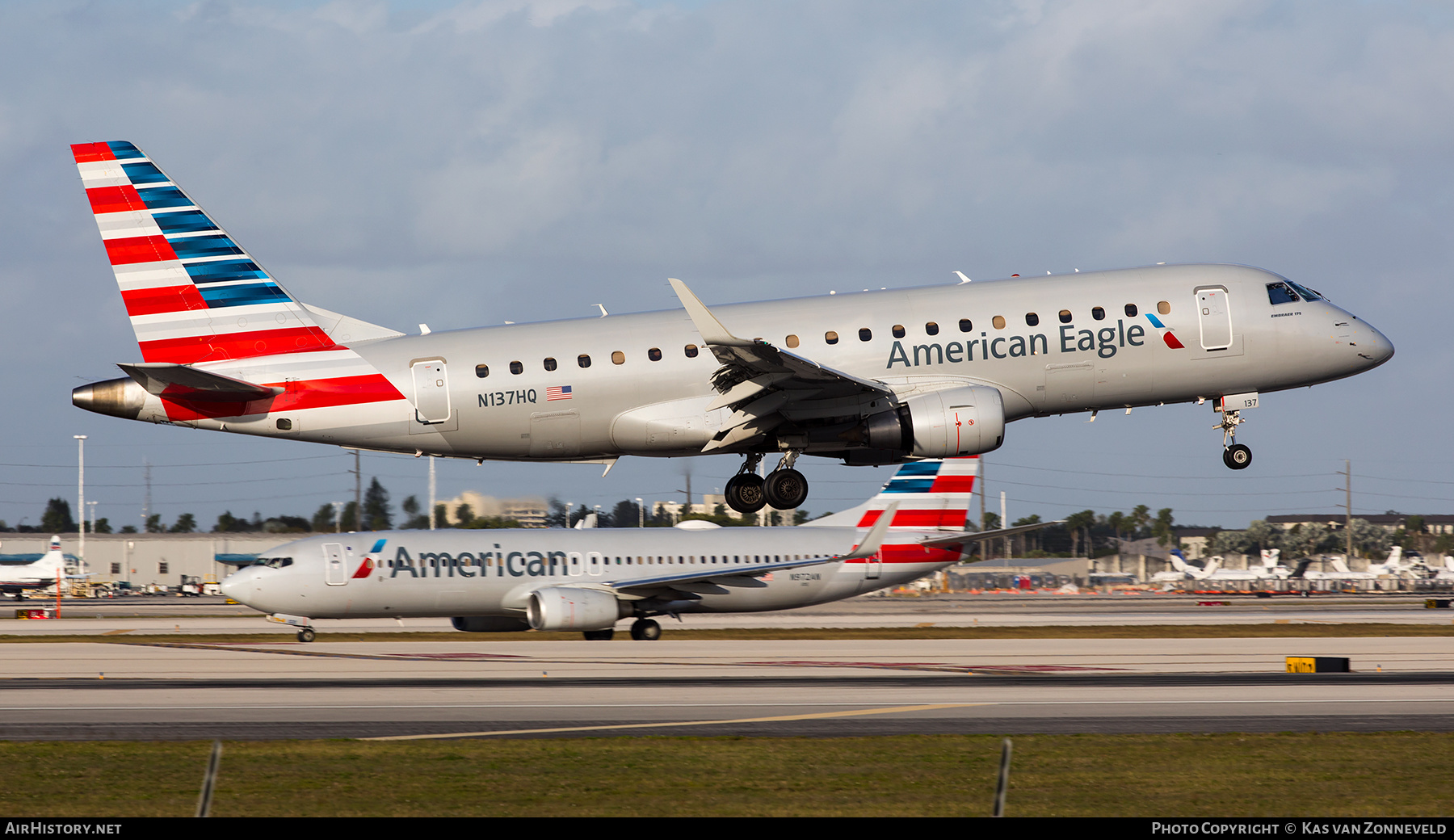 Aircraft Photo of N137HQ | Embraer 175LR (ERJ-170-200LR) | American Airlines | AirHistory.net #284084
