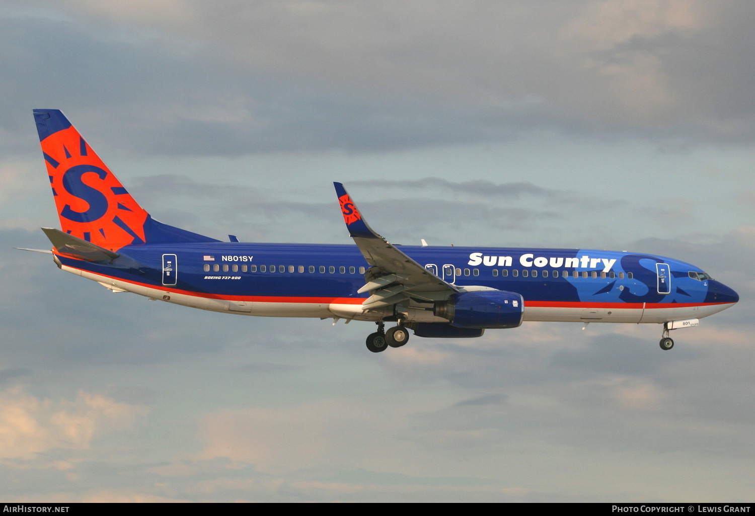 Aircraft Photo of N801SY | Boeing 737-8Q8 | Sun Country Airlines | AirHistory.net #284204