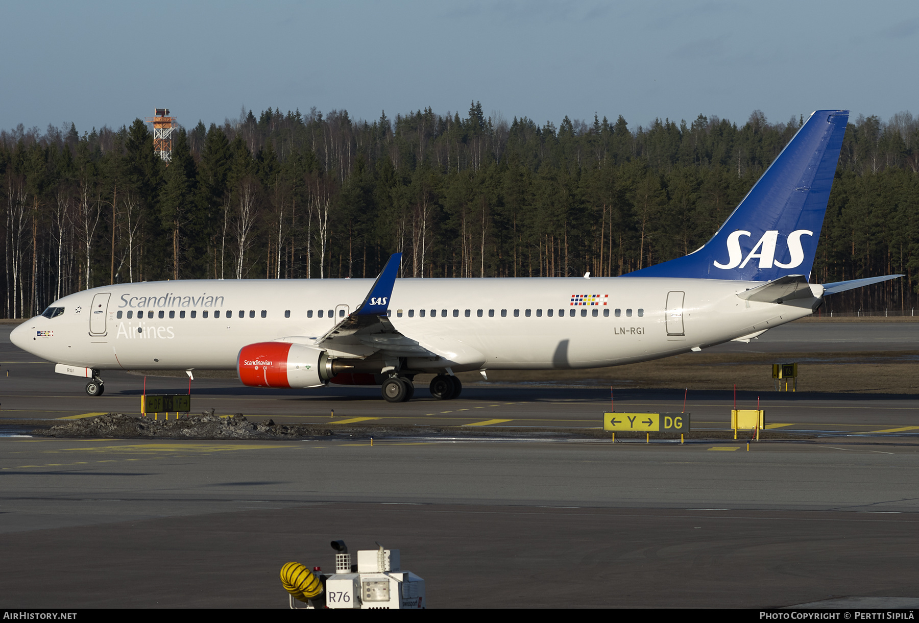 Aircraft Photo of LN-RGI | Boeing 737-86N | Scandinavian Airlines - SAS | AirHistory.net #284291