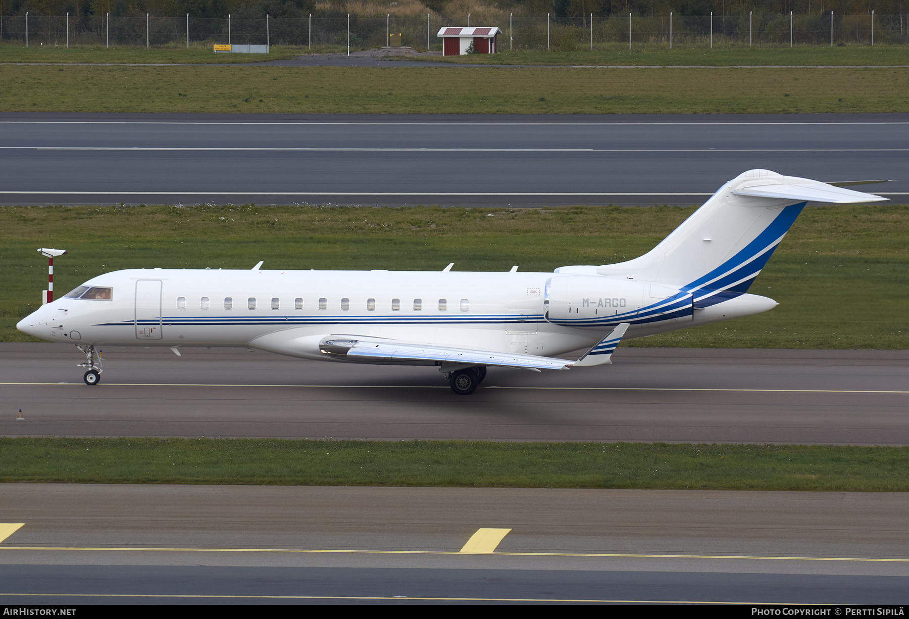 Aircraft Photo of M-ARGO | Bombardier Global 6000 (BD-700-1A10) | AirHistory.net #284338