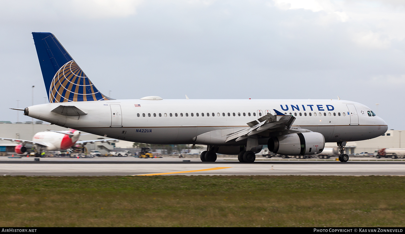 Aircraft Photo of N422UA | Airbus A320-232 | United Airlines | AirHistory.net #284383